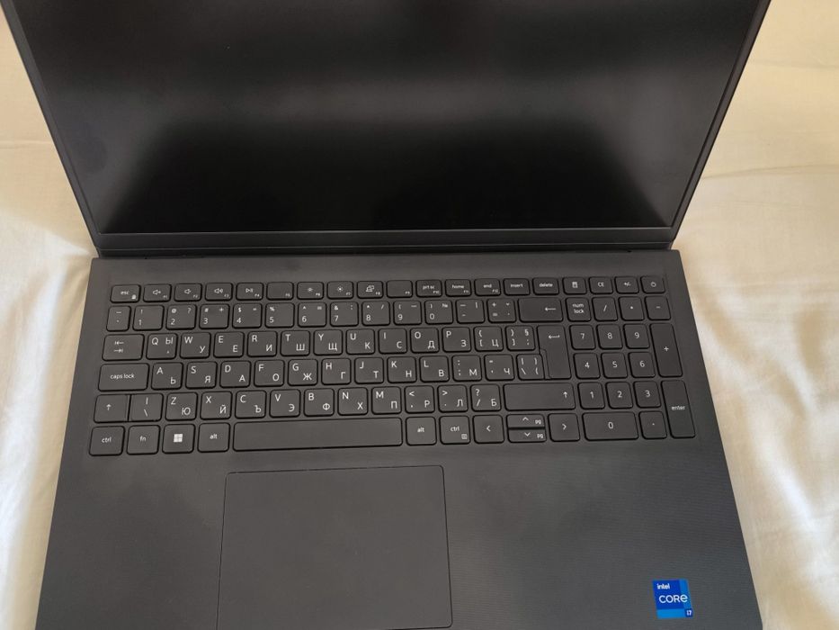 Лаптоп Dell Vostro в гаранция като нов