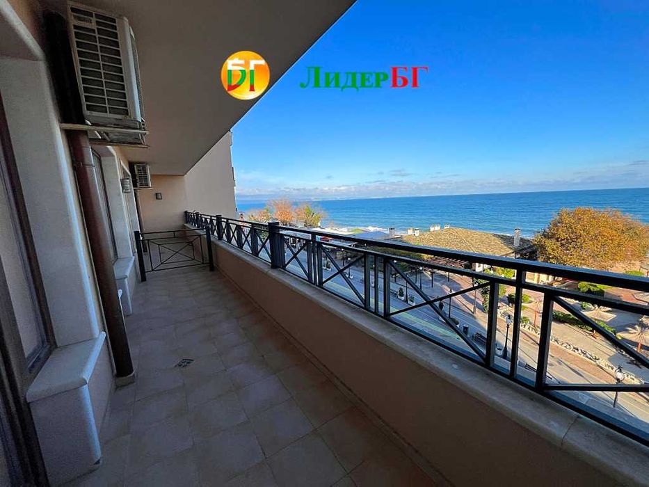 Тристаен апартамент с фронтална гледка към морето в комплекс Сирена