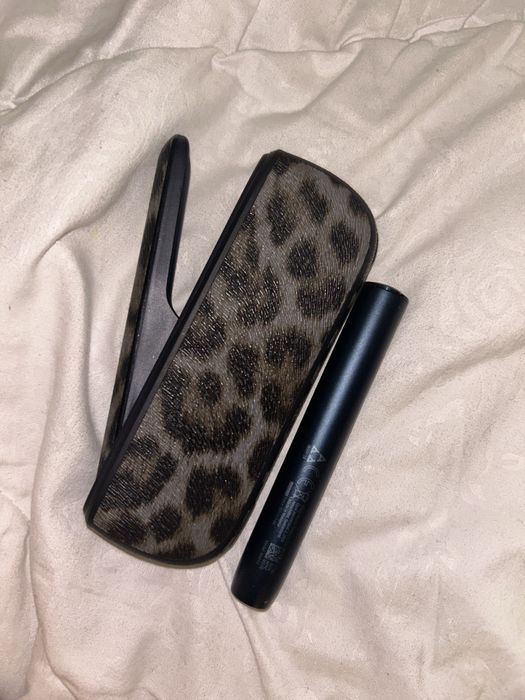 IQOS iluma pen .