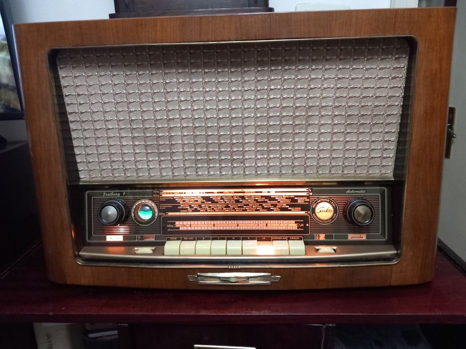 Aparat de radio cu lampi,  Saba feiburg automatic 7