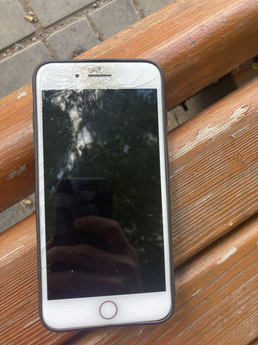 продам Iphone 7+