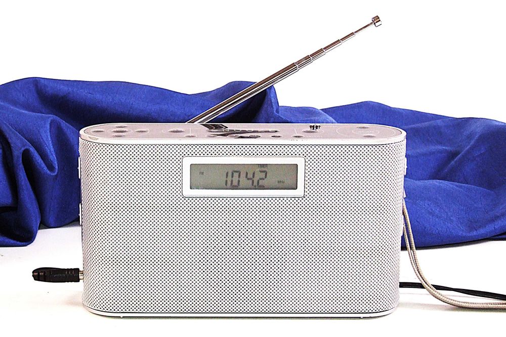 Radio Ceas TCM, Made in Germany, 220 V + baterii, 4 lungimi unda - NOU