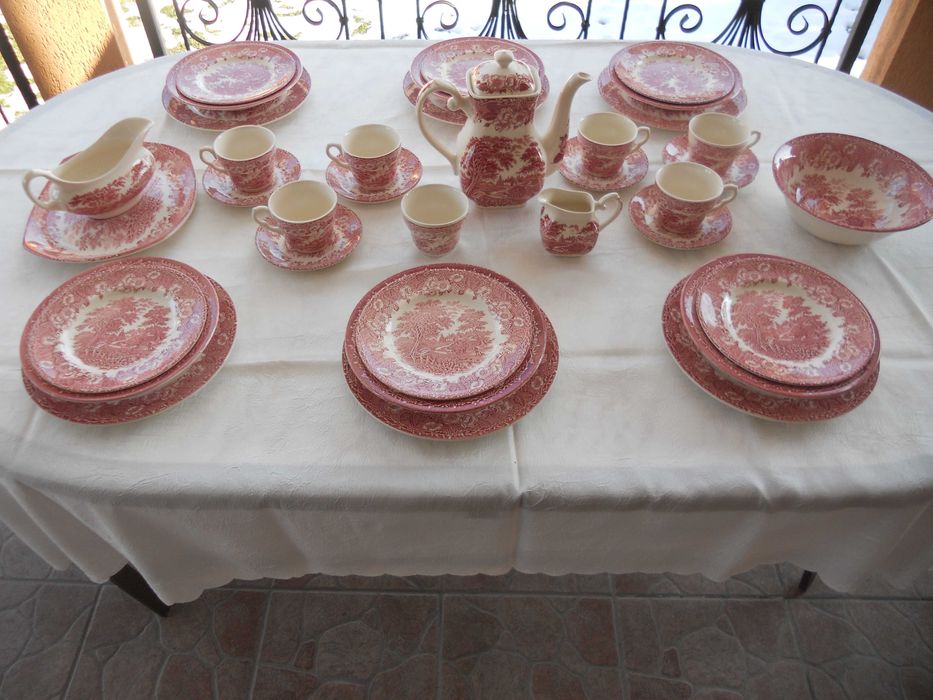 servici portelan ENGLEZESC  farfurii si set ceai plus cafea COMPLET