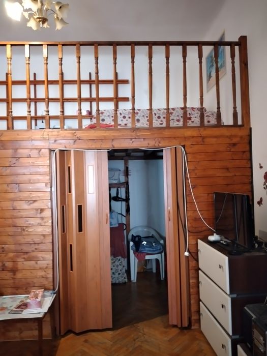 Vând sau schimb apartment o cameră situat in centru cu casă in localitatea Mândruloc  , Cicir  !