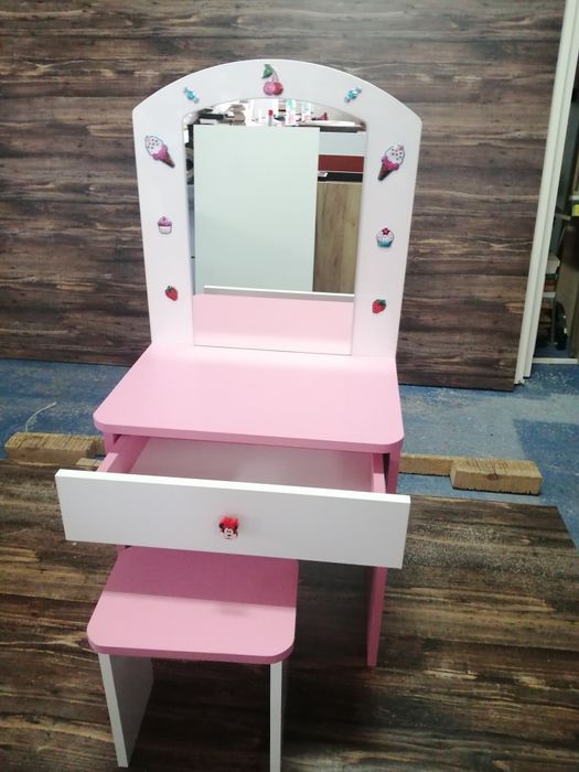 Тоалетка за малки дами