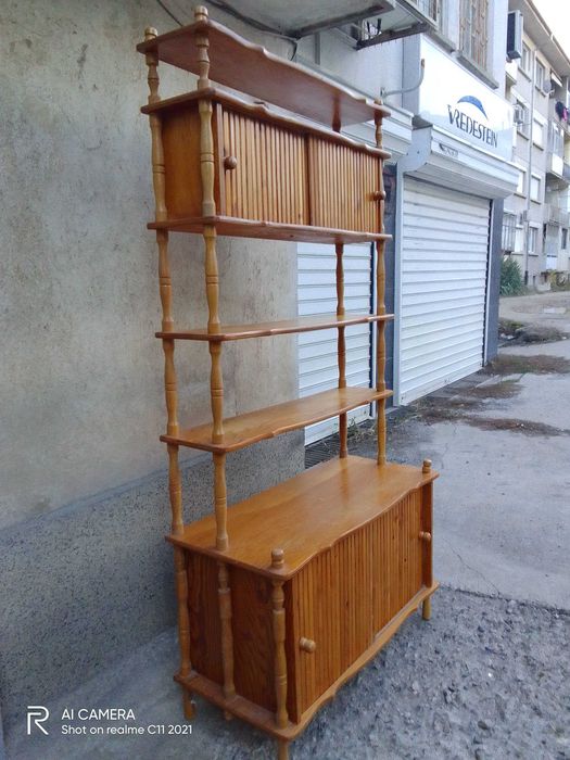 Продава се 2етажерки и шкаф от чам