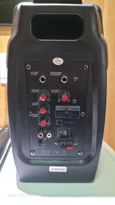 Vând boxă Akai bluetooth / stick usb