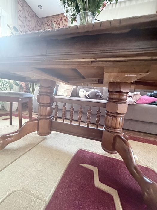 Обеденный стол шикарный