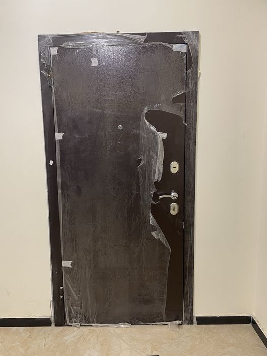 Продам входную дверь