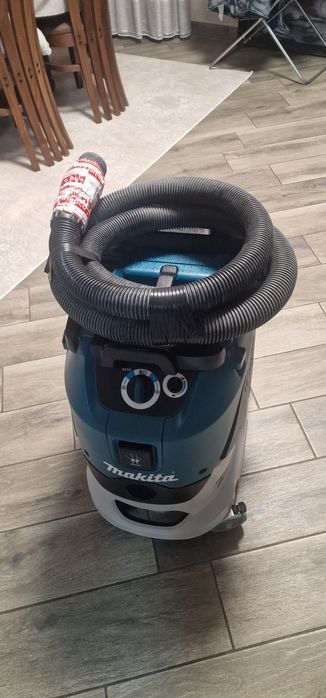 Прахосмукачкa Makita VC4210L