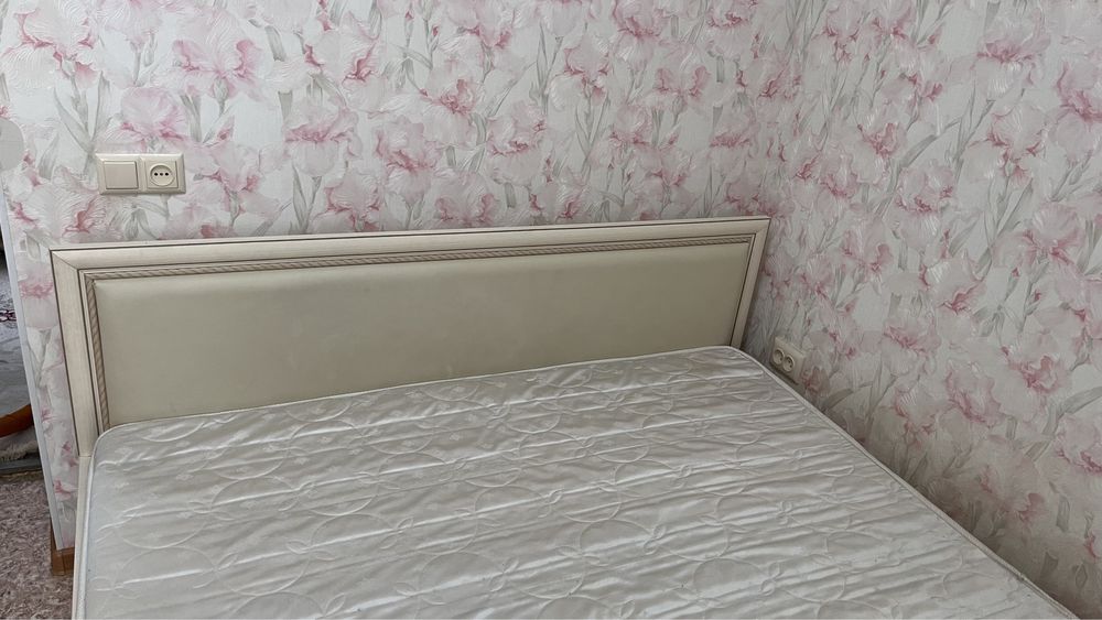 Продам двухспальную кровать