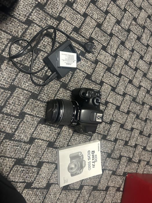 Aparat foto Canon EOS 550D cu ruxac