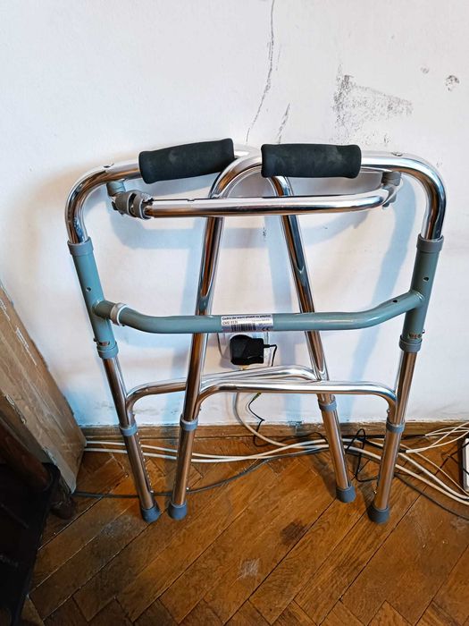 Cadru de mers pliabil și articulat (pășitor) – Înălțime reglabilă