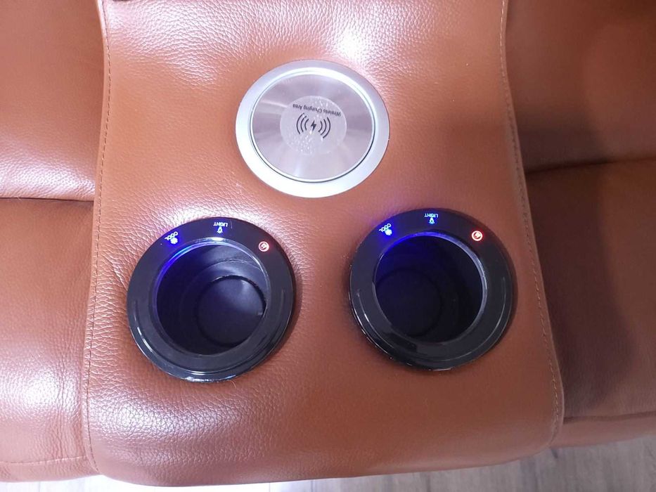 Кафяв кожен диван голяма двойка с електрически релаксиращ механизъм