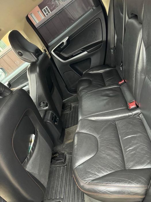 Vând Volvo XC60 2.4 D5 2009 185 4×4