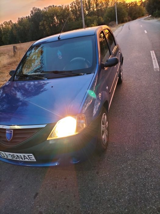 Vând Dacia Logan