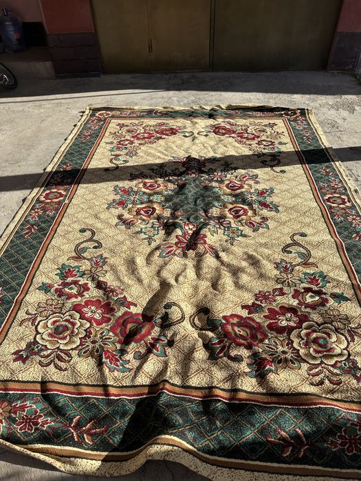 продается три ковра размер 2 на 3 по 300 тысяч