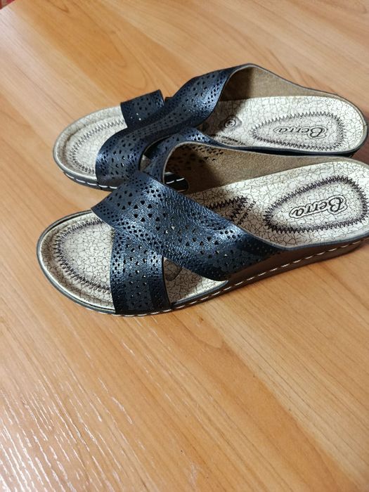 Продам женскую обувь