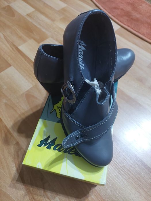 Pantofi din piele marimea 38
