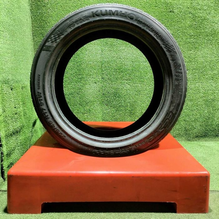 Продам Шины летний 225/45 R17 KUMHO ecsta PS71 один штук