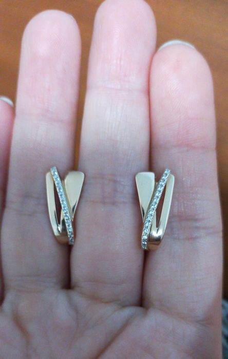 Новые золотые серьги 585 пробы