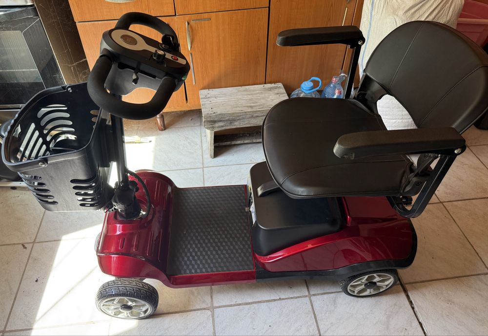 Scuter/carucior electric pentru varstnici sau persoane cu dizabilitati
