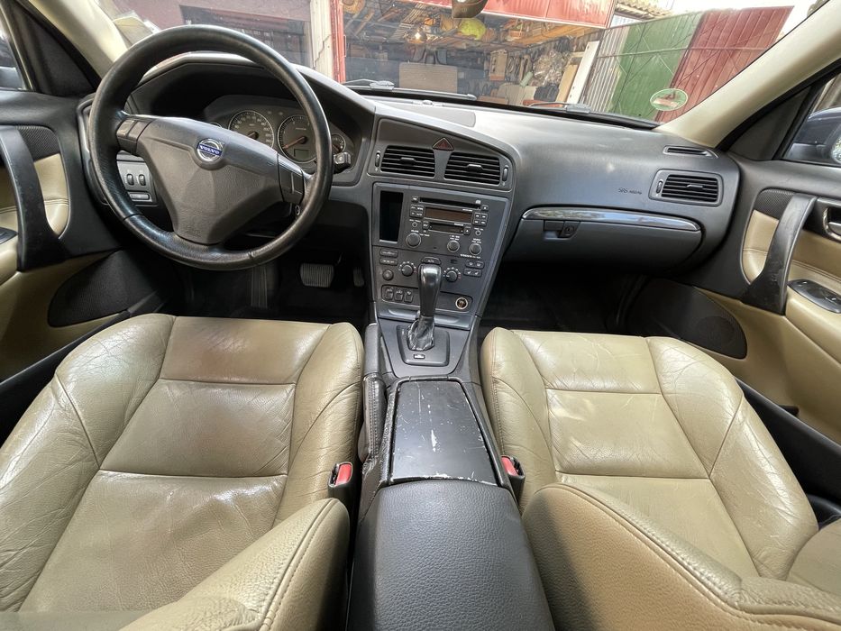 Vând Volvo S60 (an 2004) – RADIAT DEFINITIV pentru piese / donatoare