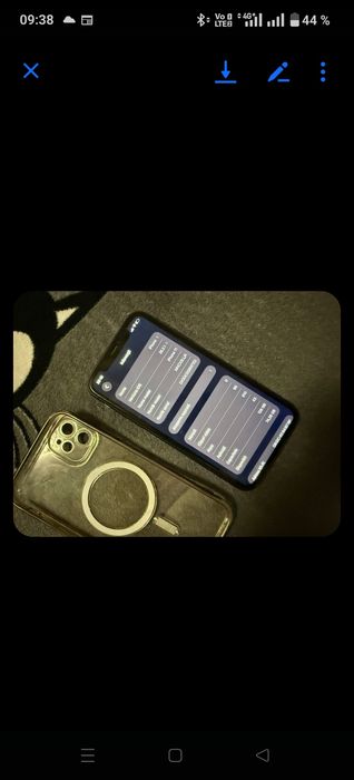 iPhone 11 crapat capac spate baterie 83%