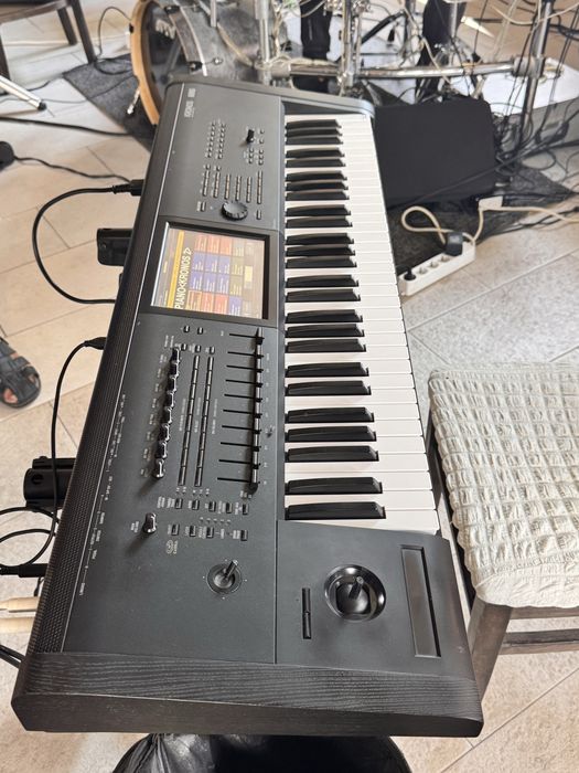 Продавам Korg Kronos 3
