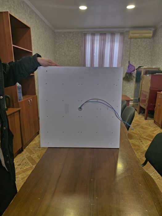 Продаю потолочные светильники