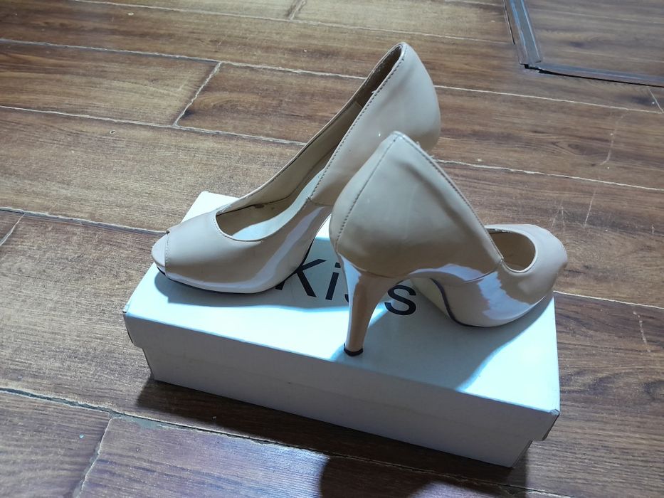 Продаются туфли .