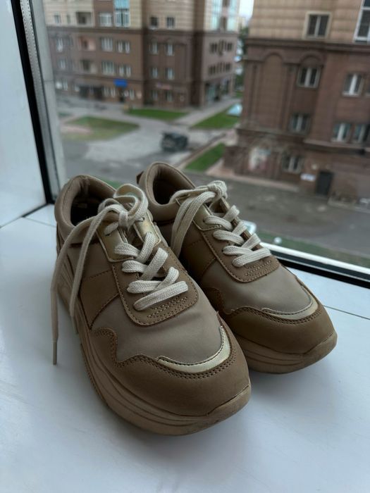 Кроссовки. 37 размер