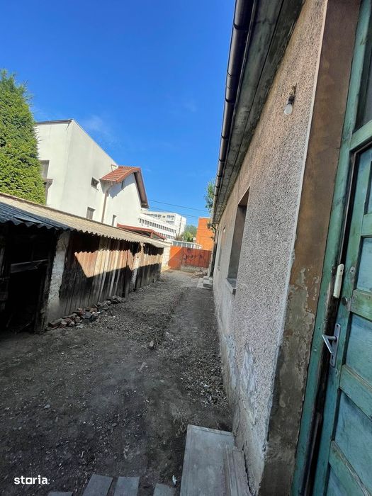 Vand casa caramida,str.Oituz,vis a vis de Salvare si Spital