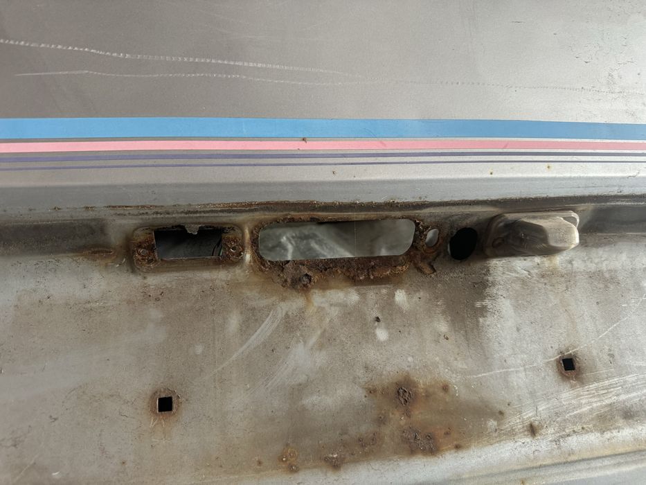 Крышка башажника на Т4