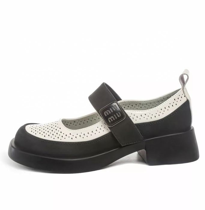 Продаются туфли на девочку фирма Miu Miu