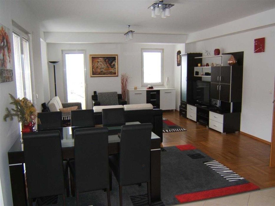 Дава се под наем Тристаен апартамент в София, Център - 90 кв.м за 612 € - Снимка #2