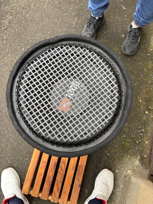 Vând tub de bass JBL 1000 W