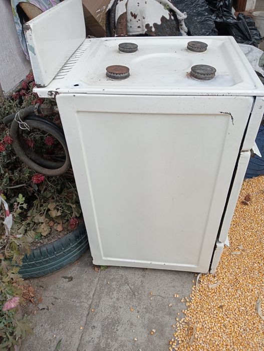 Продам газ плиту.