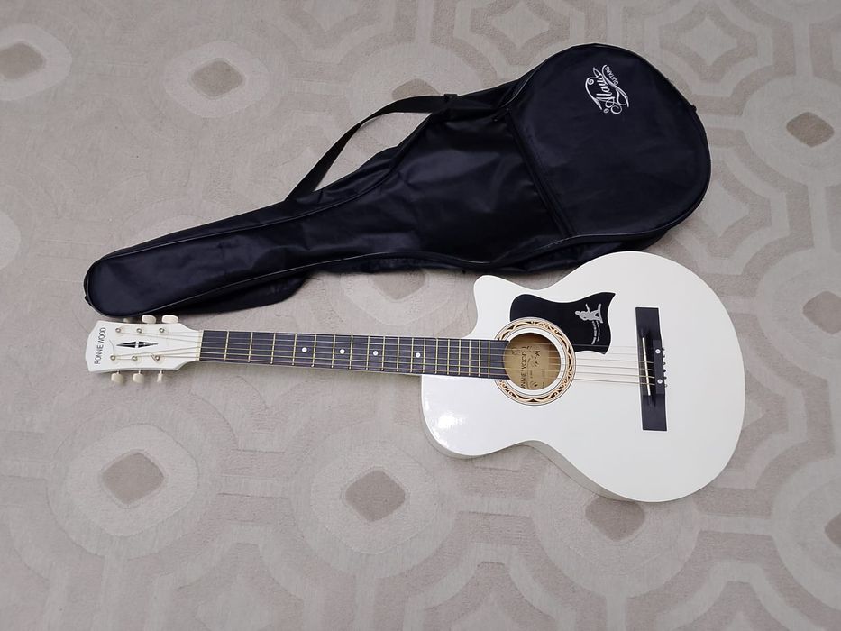 Чехол для акустической гитары .