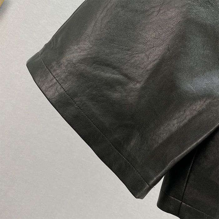 Продам женские  кожаные шорты