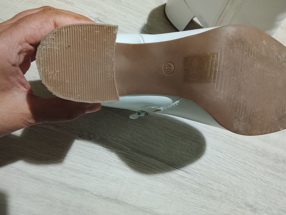 Боти,нови,неизползвани 40номер