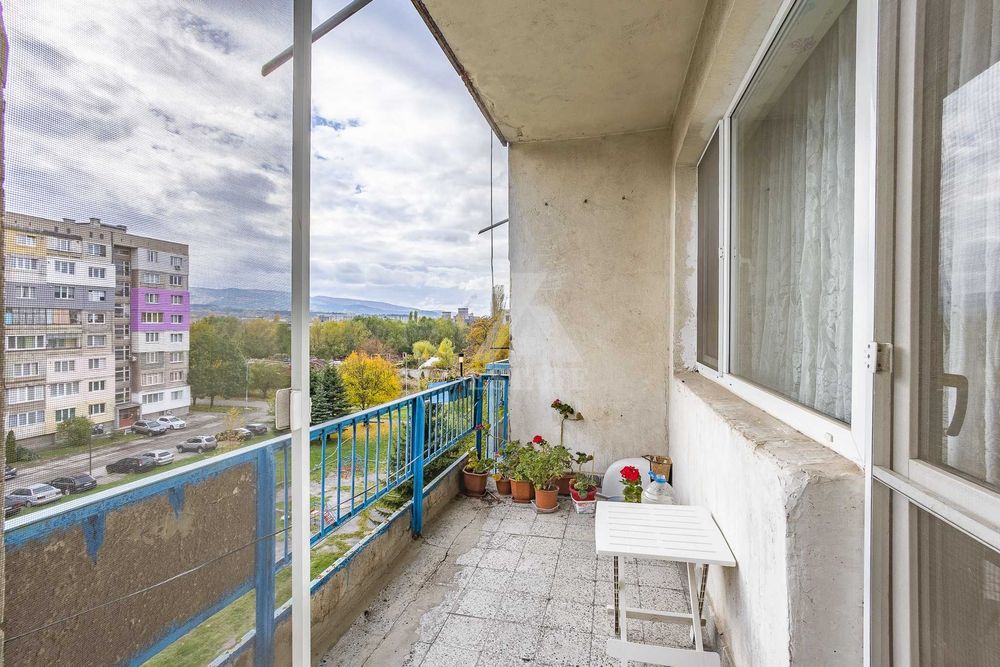 Продава се 3- стаен, южен апартамент в ж. к. Изток- гр. Перник