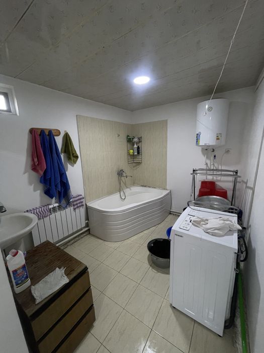 Ховли сотилади. Икки етажли. Хамма комуникация бо