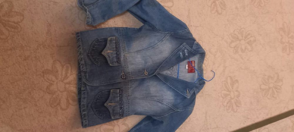 Джинсовые юбки и пиджоки.