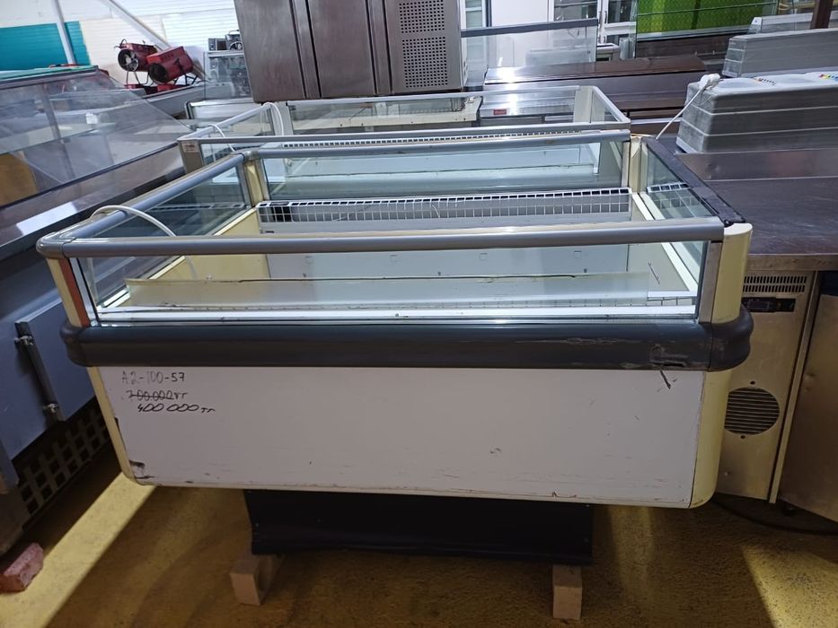 Бонета,открытый морозильник.