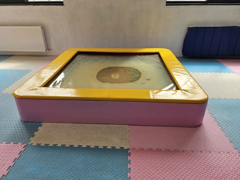 Loc de joaca,topogan,piscina,tiroliana,cocotier