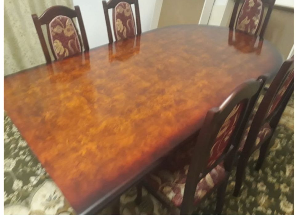 Стол со стульями