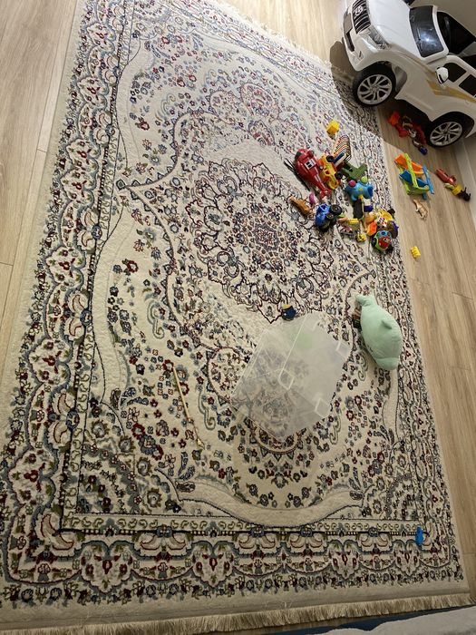 Продам ковер в отличном состоянии