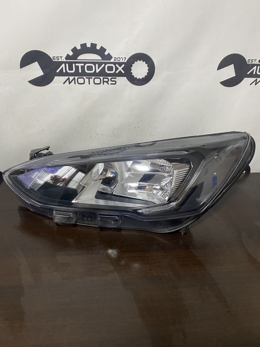Far stanga Ford Focus 4 halogen si drl LED an 2018-2021