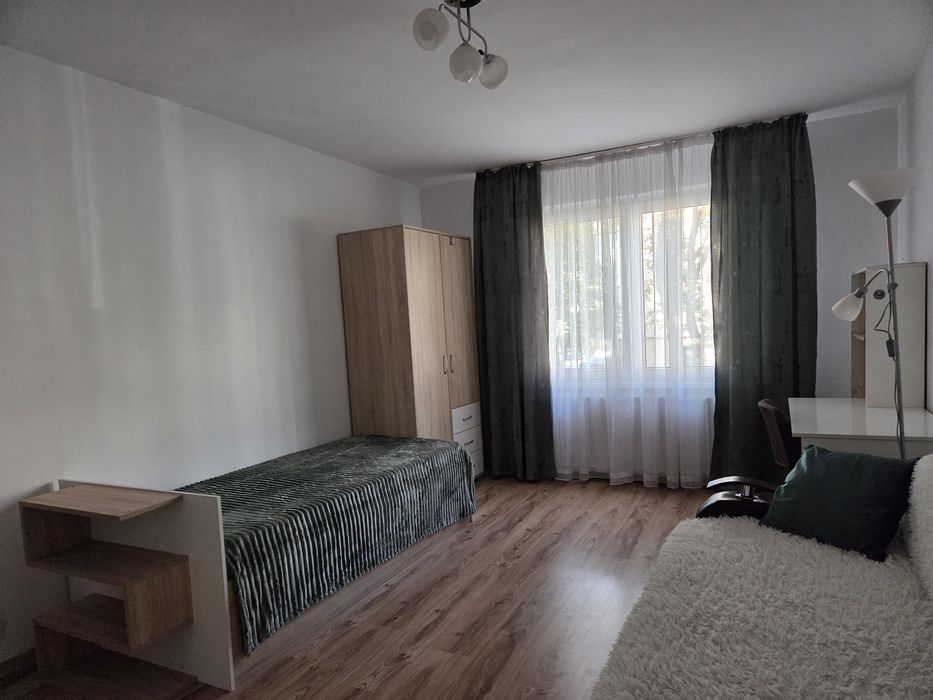 De inchiriat apartament în 7 Noi, 3 dormitoare,2 băi